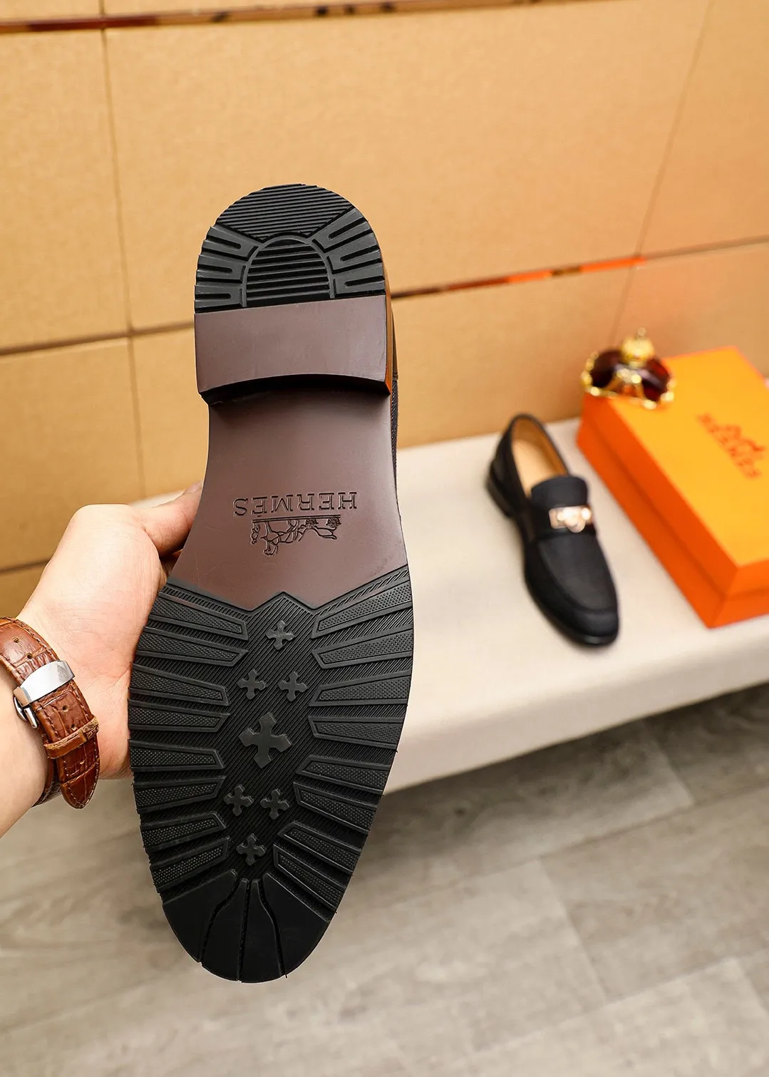 Men's shoes 💰442💐 Product trademark: HERMES "Hermès" casual leather shoes Regular size: 38-44 (45.46.47🉑️customized) Product materials: Selected imported fabric upper + classic hardware buckle, imported water-dyed 🐂 cowhide lining. Strong three-dimensional visual effect, combined outsole Color: 3⃣️colors available
